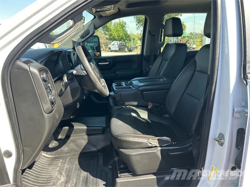 Chevrolet Silverado 2500 HD 4x4 Crew Cab Pickup (Inoperable) Citi