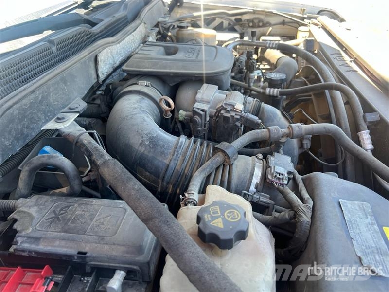 Chevrolet Silverado 2500HD Tovornjaki s kesonom/platojem