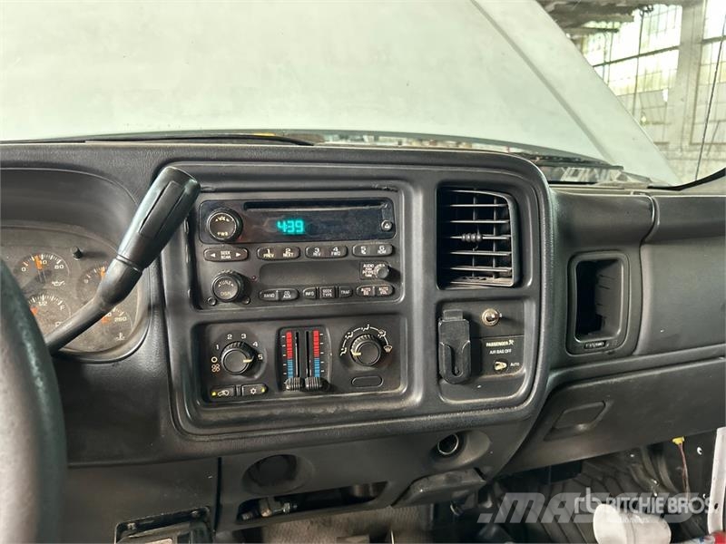 Chevrolet Silverado 2500 4x2 Pickup Diger