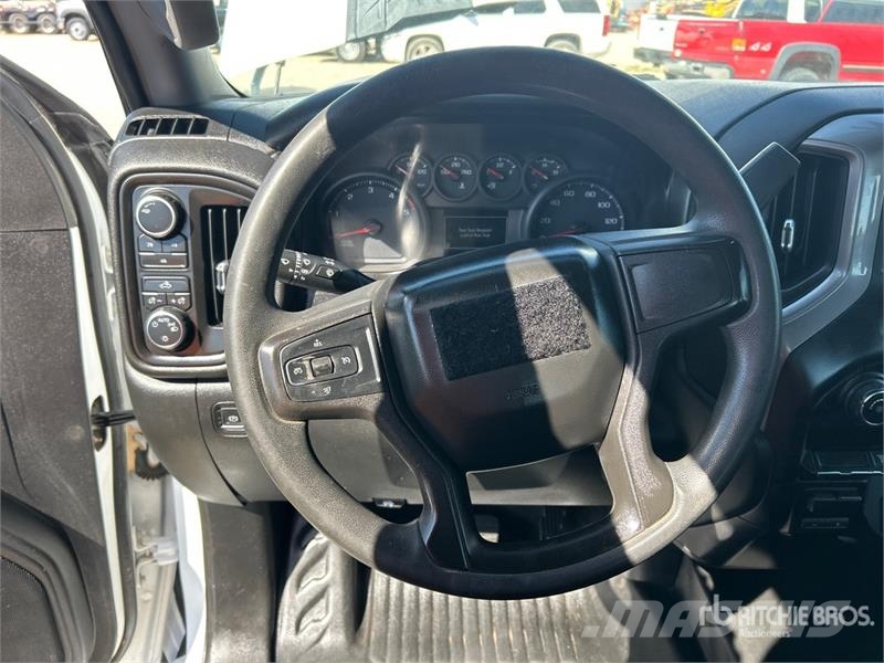Chevrolet Silverado 2500 HD 4x4 Crew Cab Pickup (Inoperable) Citi