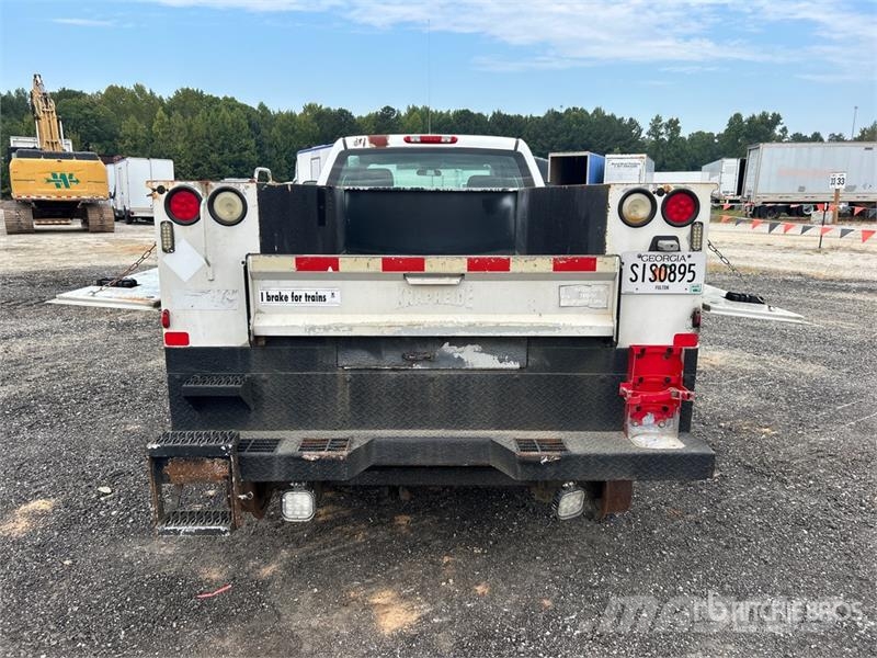 Chevrolet Silverado 2500HD 4x4 Crew Cab Utility Truck Pick up/Dropside