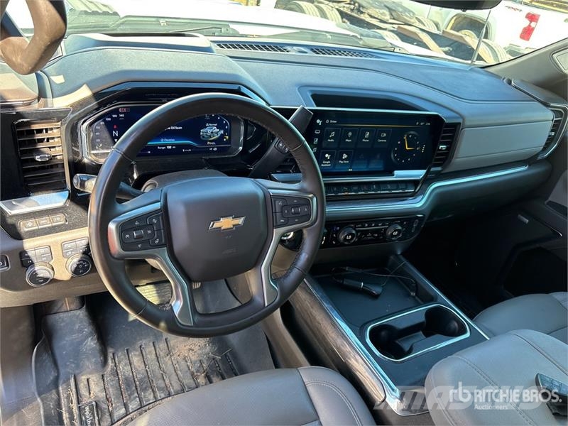Chevrolet Silverado 2500 HD LTZ 4x4 Crew Cab Pickup Otros