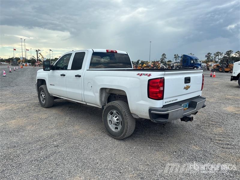 Chevrolet Silverado 2500 4x4 Crew Cab Pickup その他