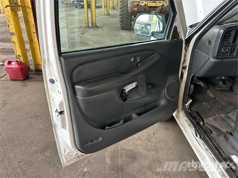 Chevrolet Silverado 2500 4x2 Pickup Diger