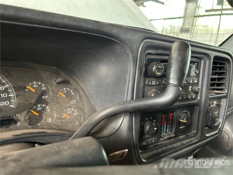 Chevrolet Silverado 2500 4x2 Pickup Diger