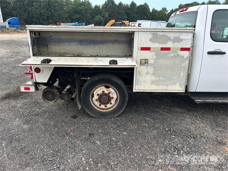 Chevrolet Silverado 2500HD 4x4 Crew Cab Utility Truck Pick up/Dropside