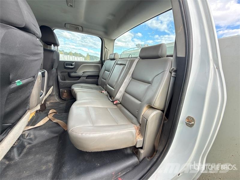 Chevrolet Silverado 2500HD 4x2 Crew Cab Utility Truck Vieglais kravas automobilis/izkraušana no sāniem