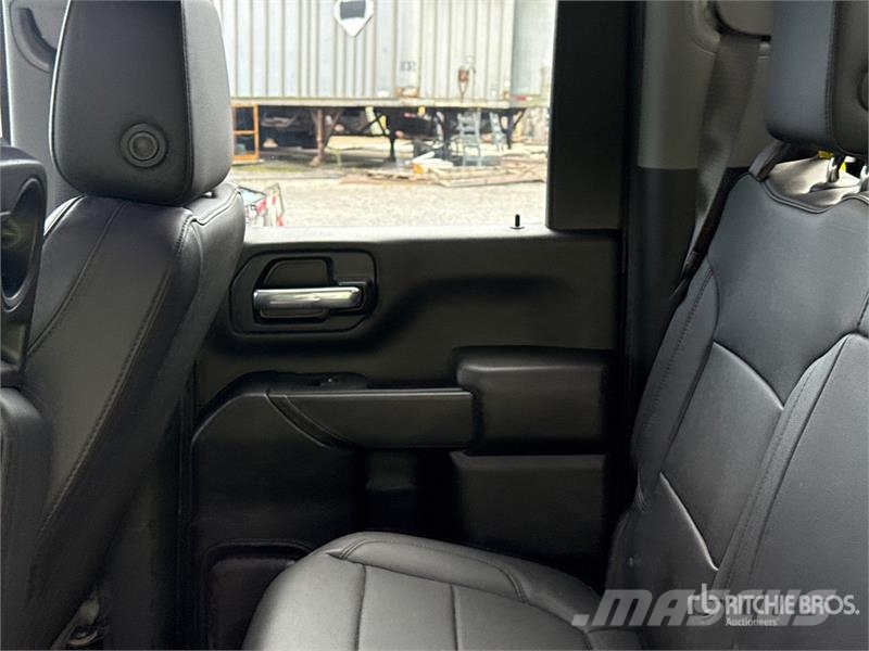 Chevrolet Silverado 2500 4x4 Utility Truck Pikapai / Bortiniai sunkvežimiai