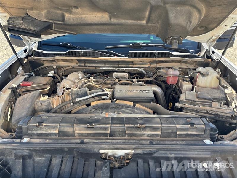 Chevrolet Silverado 2500 HD LTZ 4x4 Crew Cab Pickup Otros