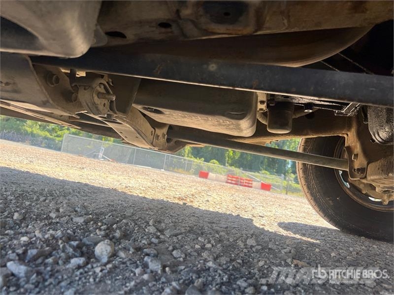 Chevrolet Silverado 2500HD Tovornjaki s kesonom/platojem