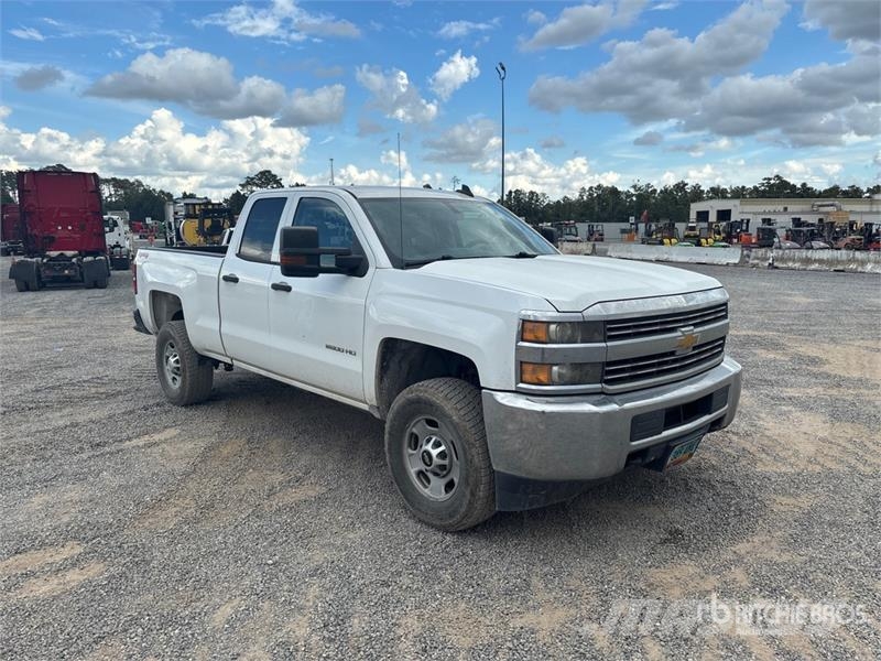 Chevrolet Silverado 2500 4x4 Crew Cab Pickup その他