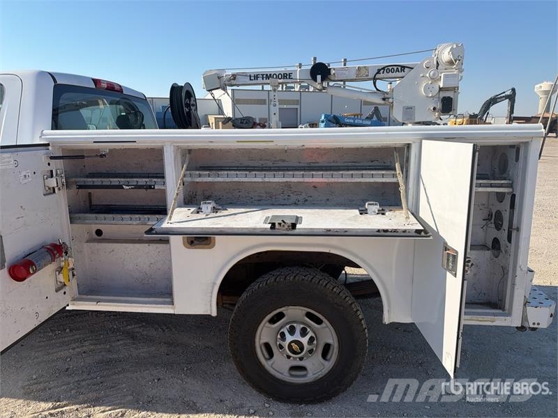 Chevrolet Silverado 2500HD 4x2 Utility Truck Kis teherszállító/Platós kocsi