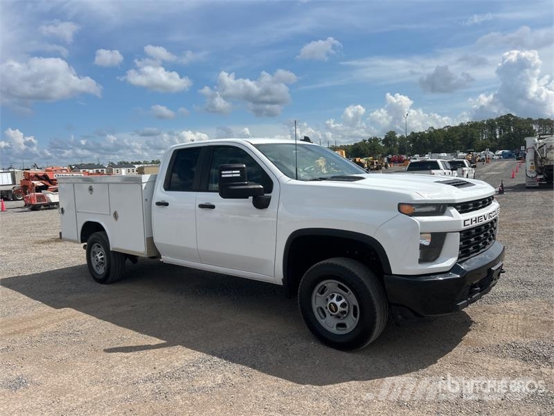 Chevrolet Silverado 2500HD 4x4 Extended Cab Utility Truck Pikaplar