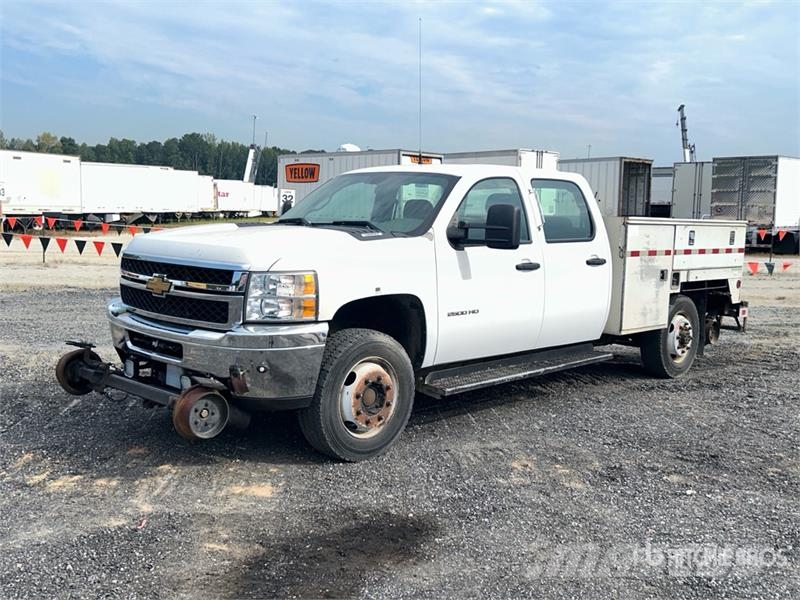 Chevrolet Silverado 2500HD 4x4 Crew Cab Utility Truck Madelkaubikud