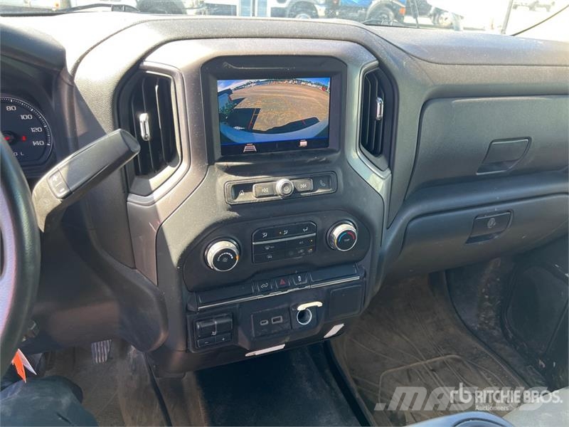 Chevrolet Silverado 2500HD 4x4 Crew Cab Pickup Otros
