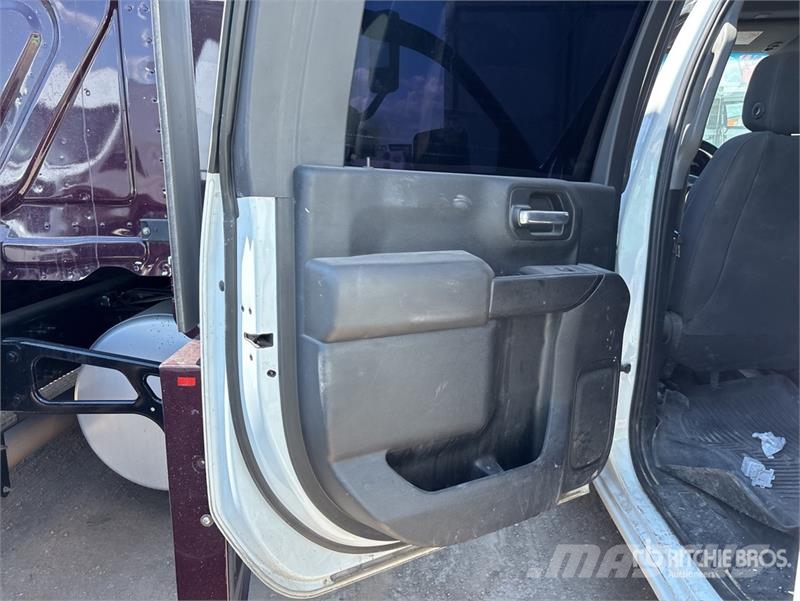 Chevrolet Silverado 2500 HD 4x2 Crew Cab Pickup Diger