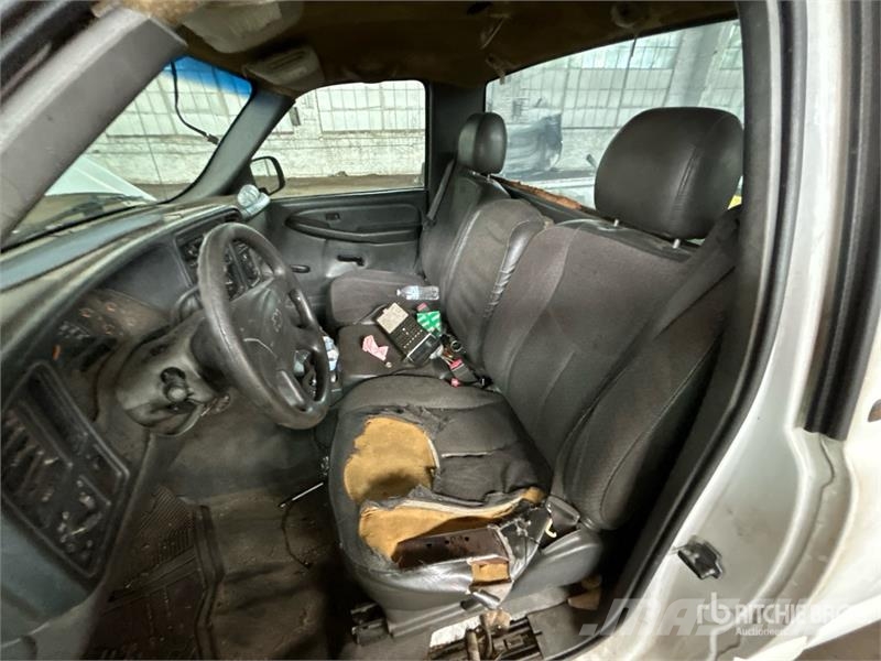 Chevrolet Silverado 2500 4x2 Pickup Diger