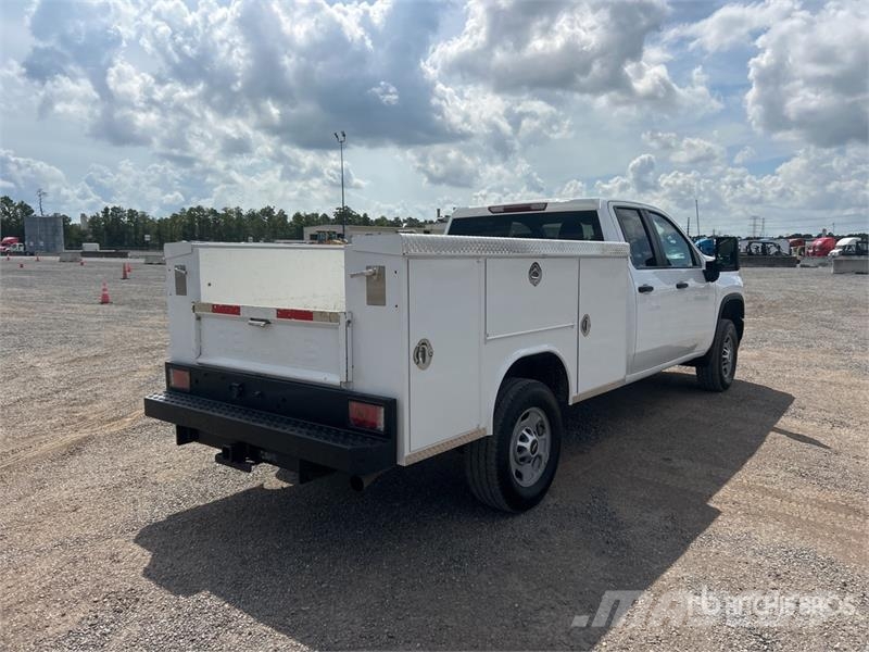 Chevrolet Silverado 2500HD 4x4 Extended Cab Utility Truck Pikaplar