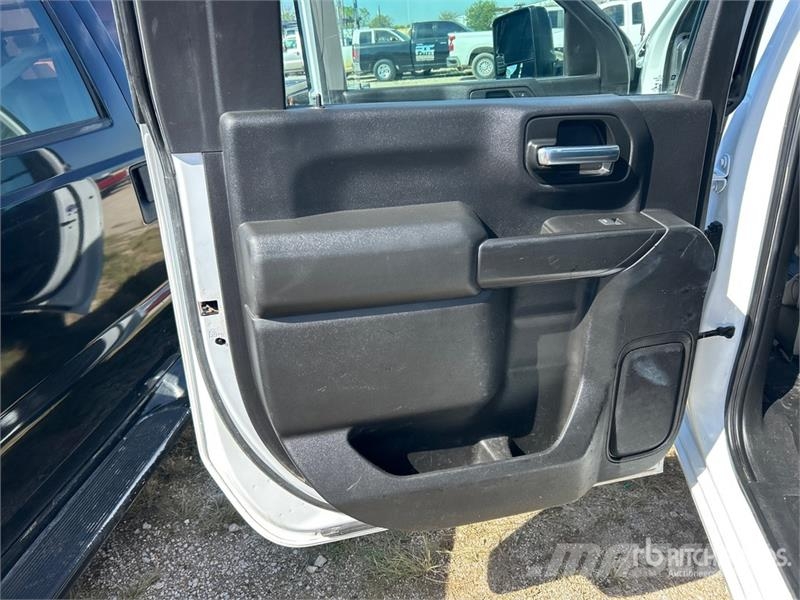 Chevrolet Silverado 2500 HD 4x4 Crew Cab Pickup (Inoperable) Citi