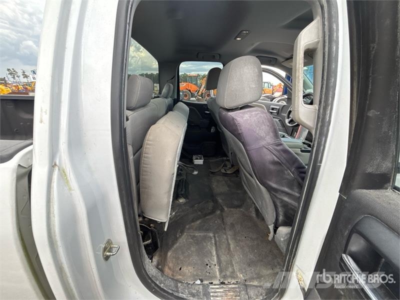 Chevrolet Silverado 2500 4x4 Crew Cab Pickup その他