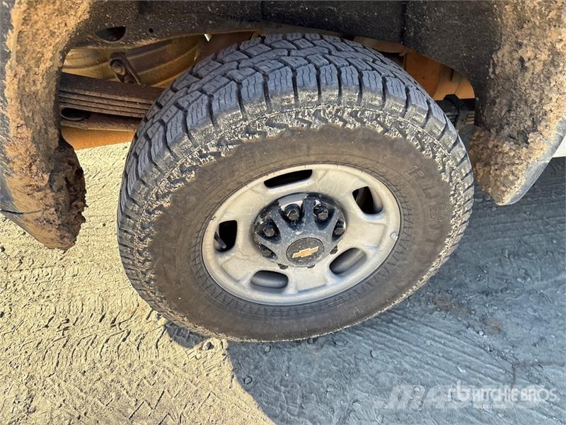 Chevrolet Silverado 2500 HD Custom 4x4 Crew Cab Pickup أخرى