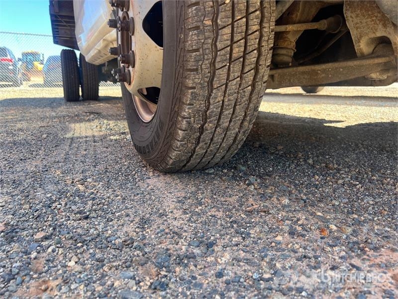 Chevrolet Silverado 2500HD Tovornjaki s kesonom/platojem