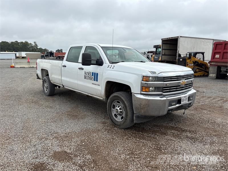 Chevrolet Silverado 2500 4x2 Crew Cab Pickup Další