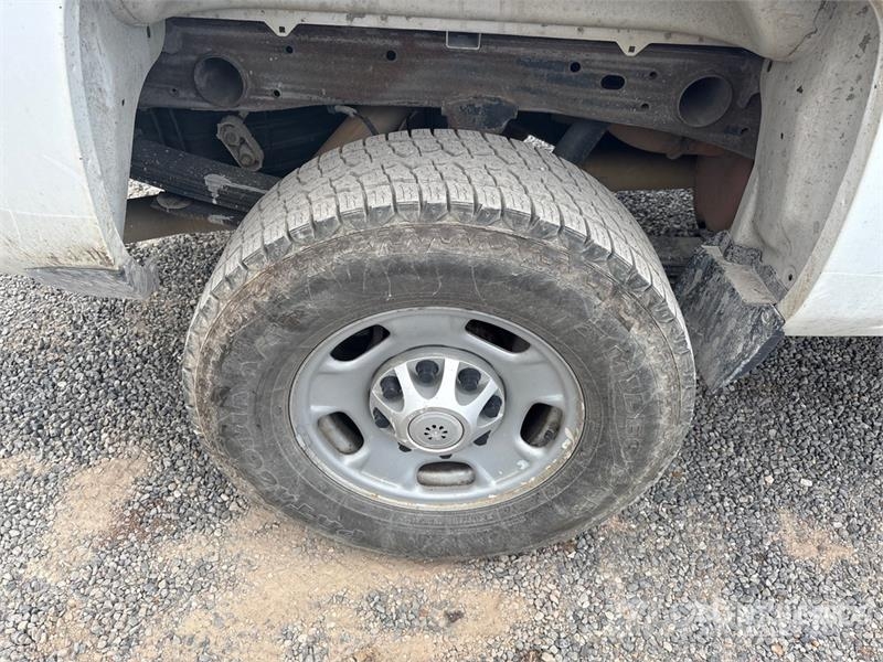 Chevrolet Silverado 2500 4x4 Crew Cab Pickup その他