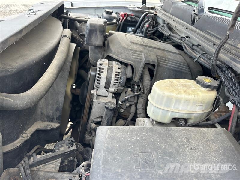 Chevrolet Silverado 2500HD 4x4 Crew Cab Utility Truck Pick up/Dropside