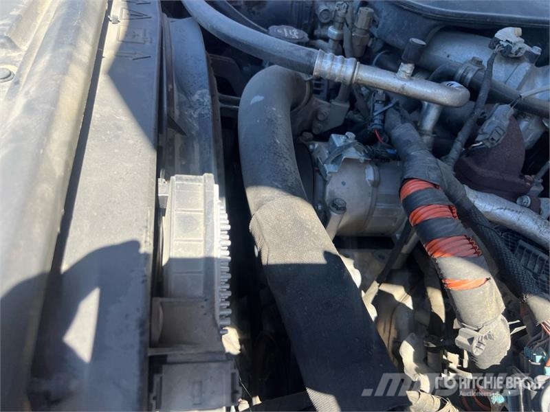 Chevrolet Silverado 2500HD Tovornjaki s kesonom/platojem