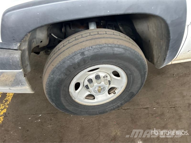 Chevrolet Silverado 2500 4x2 Pickup Diger
