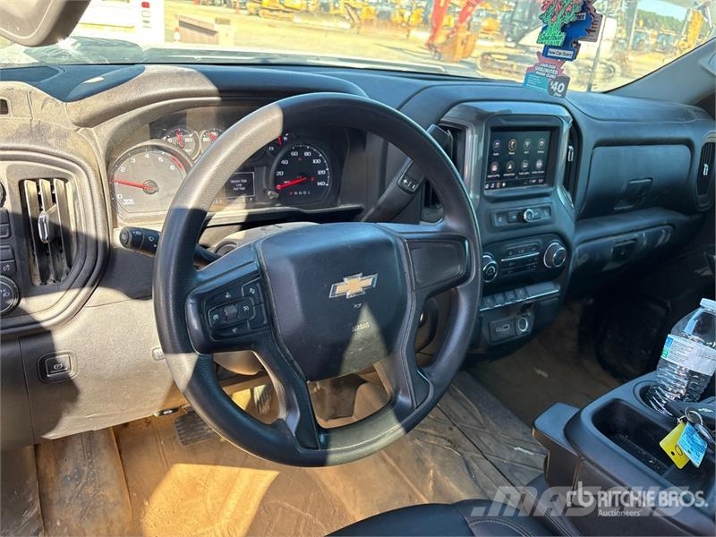 Chevrolet Silverado 2500 HD Custom 4x4 Crew Cab Pickup أخرى