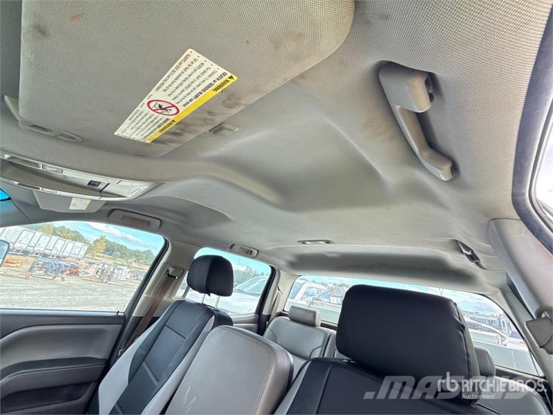 Chevrolet Silverado 2500HD 4x2 Crew Cab Utility Truck Vieglais kravas automobilis/izkraušana no sāniem