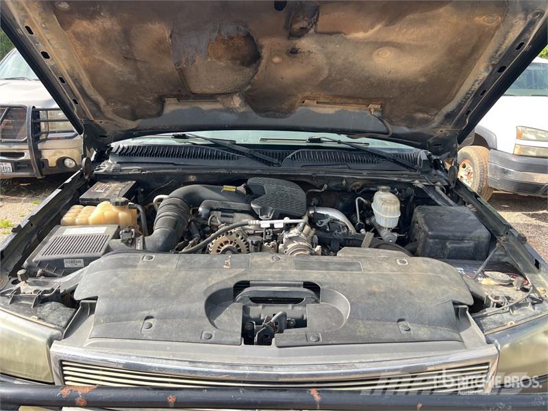 Chevrolet Silverado 2500HD LS 4x4 Crew Cab Pickup Altele