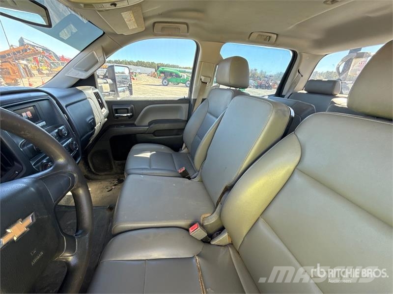 Chevrolet Silverado 2500HD HD 4x2 Crew Cab 100 gallon fuel t Utilitaire benne