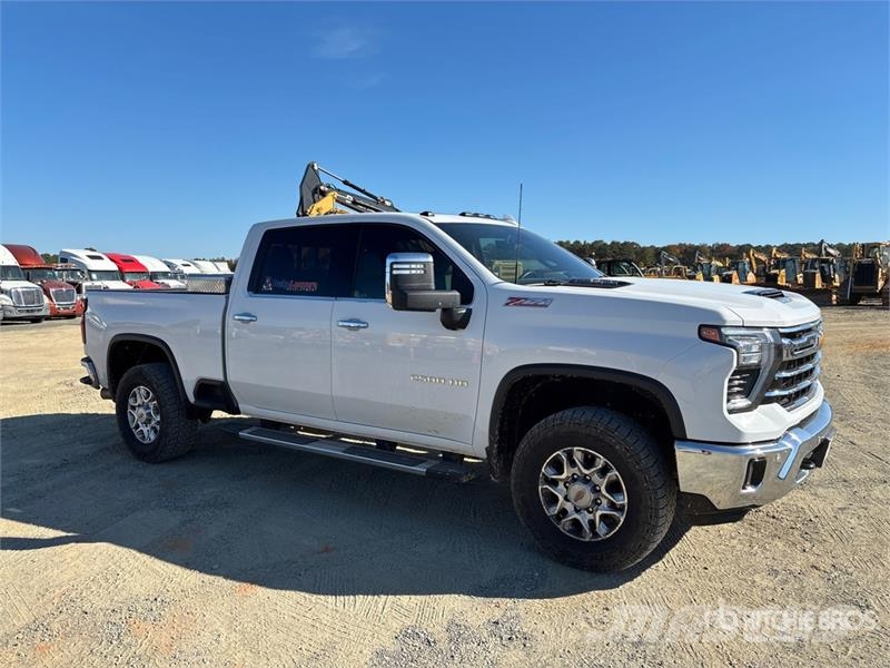Chevrolet Silverado 2500 HD LTZ 4x4 Crew Cab Pickup Otros