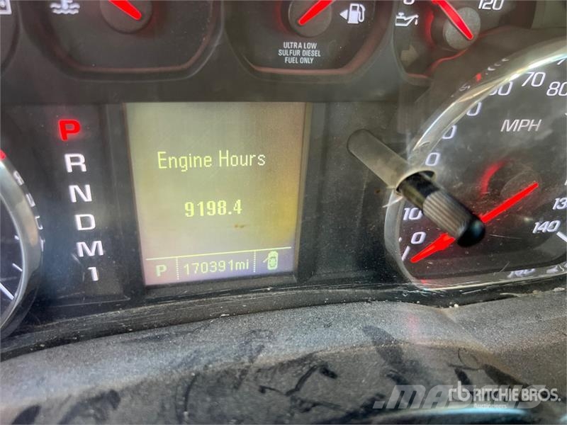 Chevrolet Silverado 2500HD Tovornjaki s kesonom/platojem