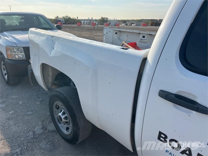 Chevrolet Silverado 2500 HD 4x2 Crew Cab Pickup 其他
