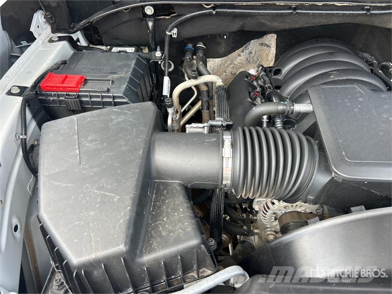 Chevrolet Silverado 2500HD 4x4 Extended Cab Utility Truck Pikaplar