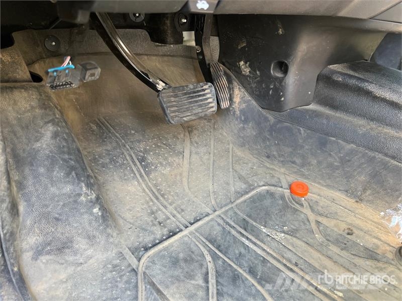 Chevrolet Silverado 2500HD 4x4 Crew Cab Pickup Otros