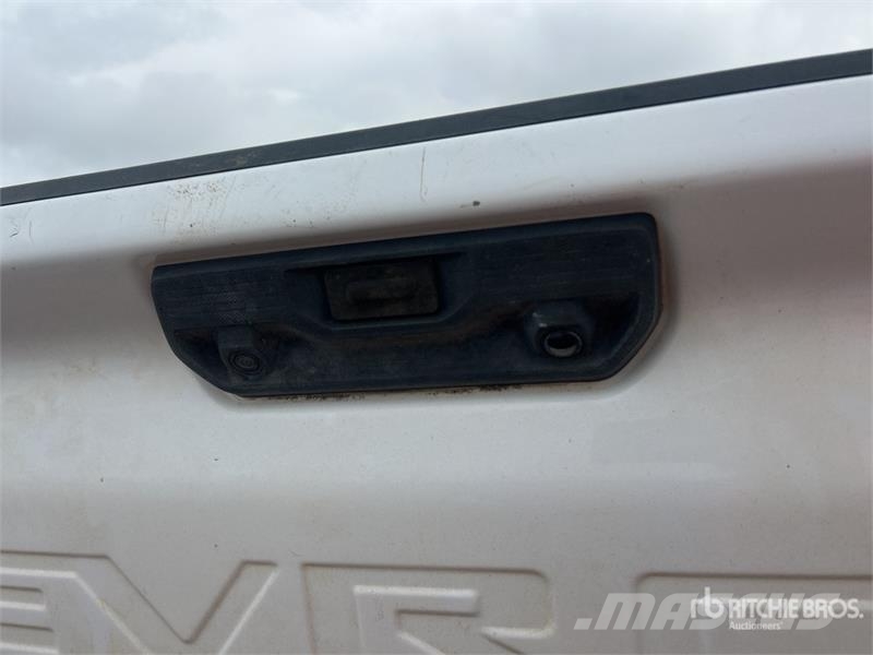 Chevrolet Silverado 2500 4x2 Pickup Další