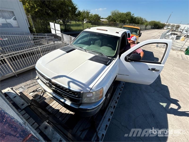 Chevrolet Silverado 2500 Pickup 기타