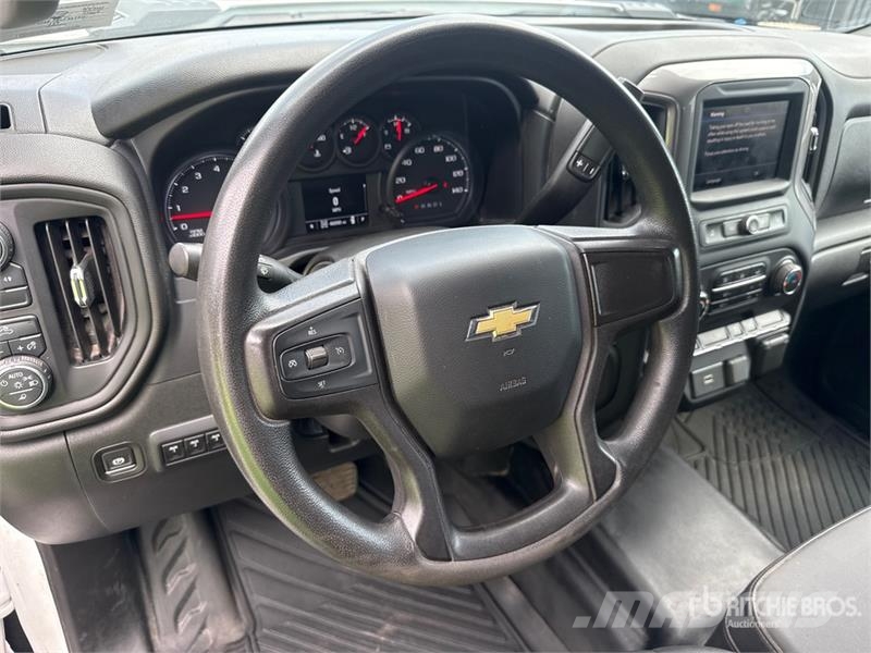 Chevrolet Silverado 2500 4x4 Utility Truck Pikapai / Bortiniai sunkvežimiai