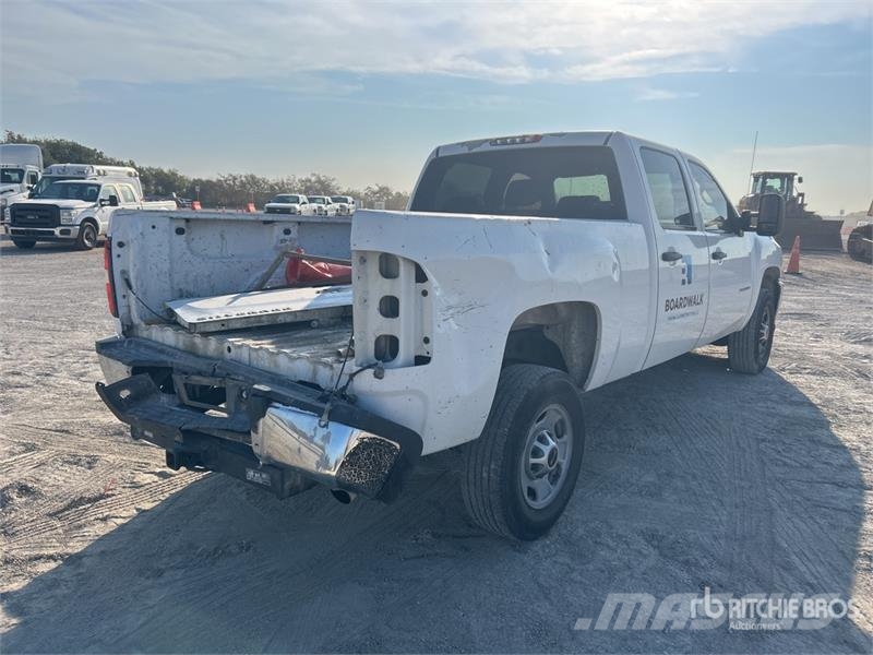 Chevrolet Silverado 2500 HD 4x2 Crew Cab Pickup 其他