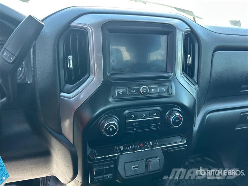 Chevrolet Silverado 2500 HD 4x4 Crew Cab Pickup (Inoperable) Citi