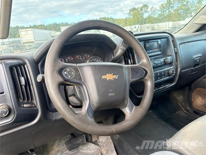 Chevrolet Silverado 2500HD 4x2 Crew Cab Utility Truck Vieglais kravas automobilis/izkraušana no sāniem