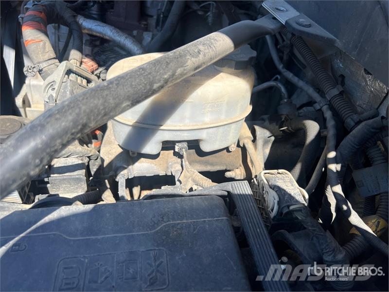 Chevrolet Silverado 2500HD Tovornjaki s kesonom/platojem