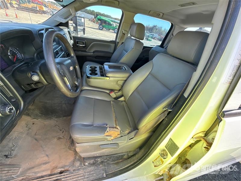 Chevrolet Silverado 2500HD HD 4x2 Crew Cab 100 gallon fuel t Utilitaire benne