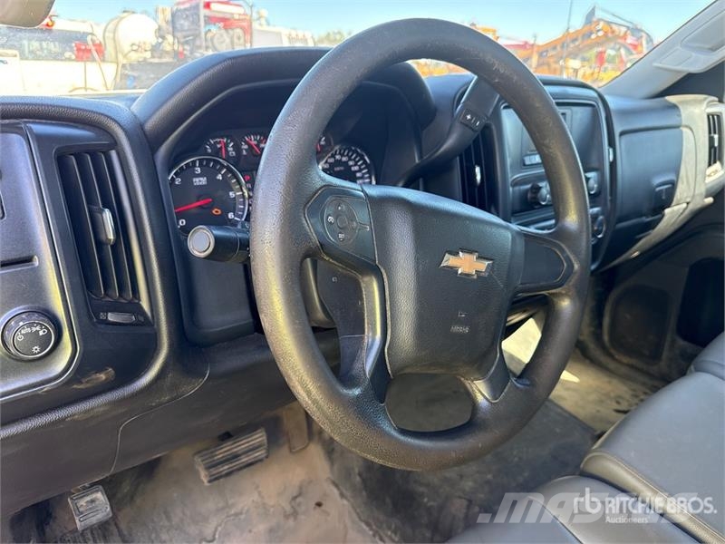 Chevrolet Silverado 2500HD HD 4x2 Crew Cab 100 gallon fuel t Utilitaire benne