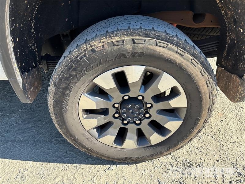 Chevrolet Silverado 2500 HD Custom 4x4 Crew Cab Pickup Furgoni altro
